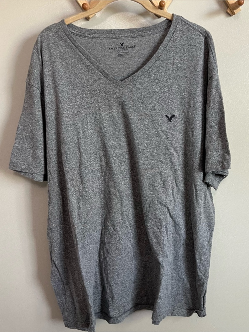 AE men's Vneck shirt xxxl